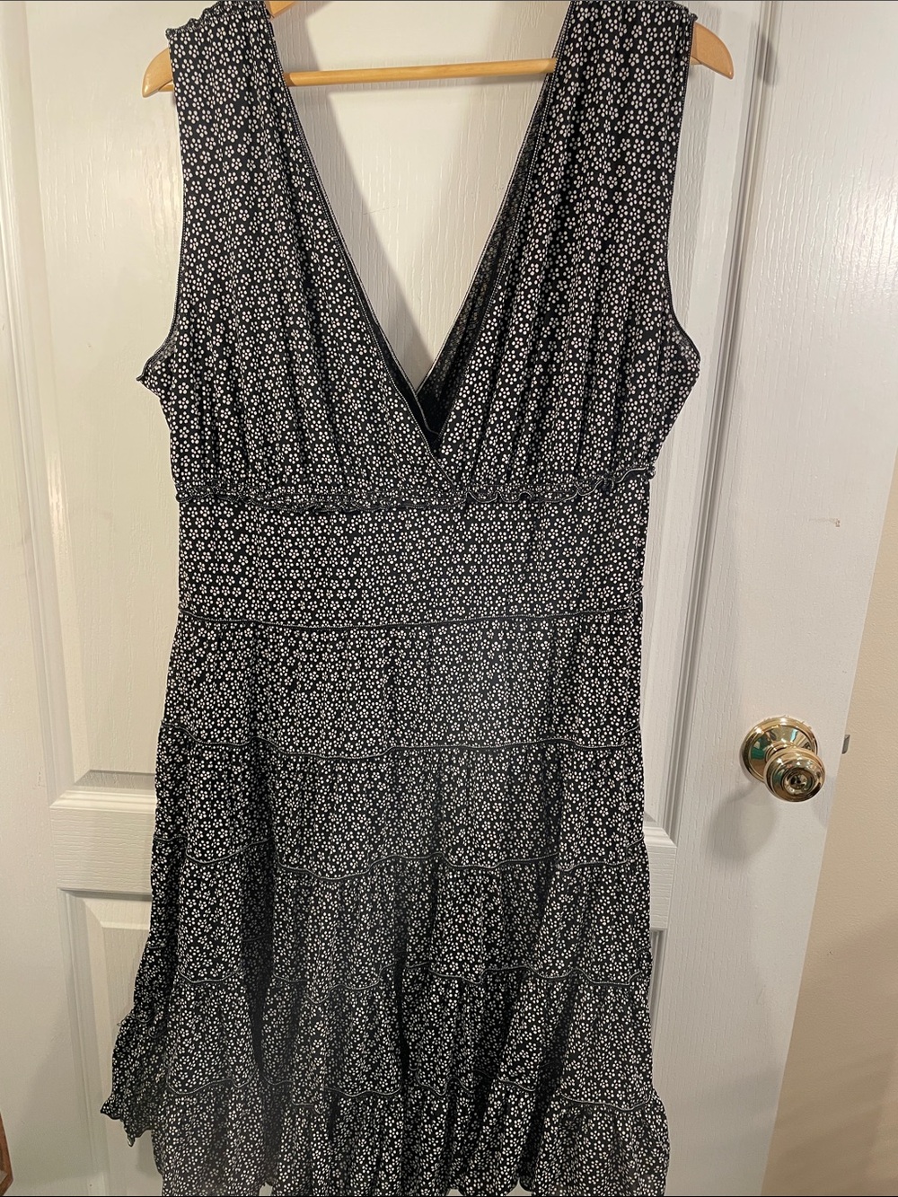 Studio M Black and White Floral V-Neck Tiered Dress